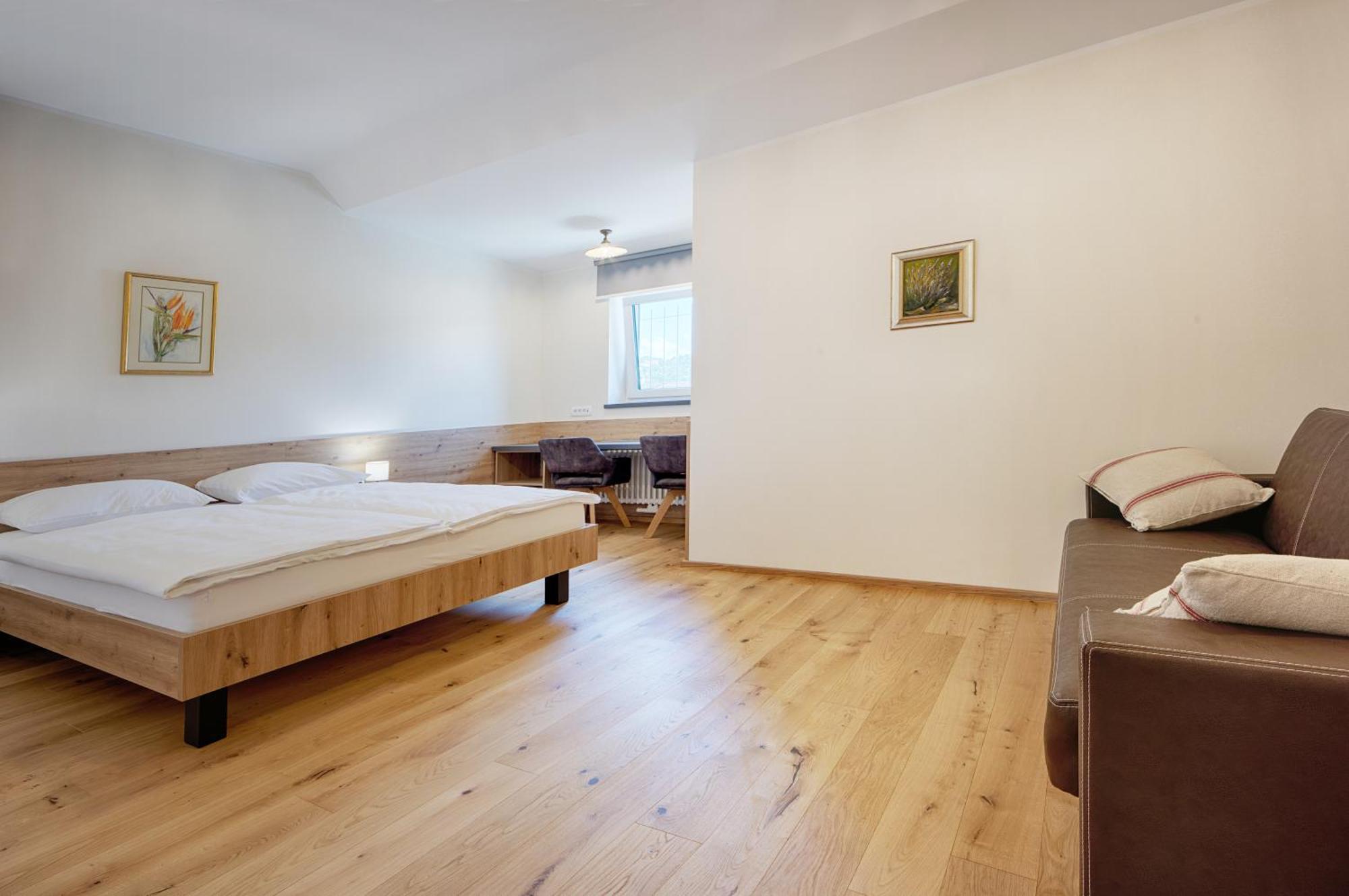 Guesthouse Tursic Vrhnika Exterior photo